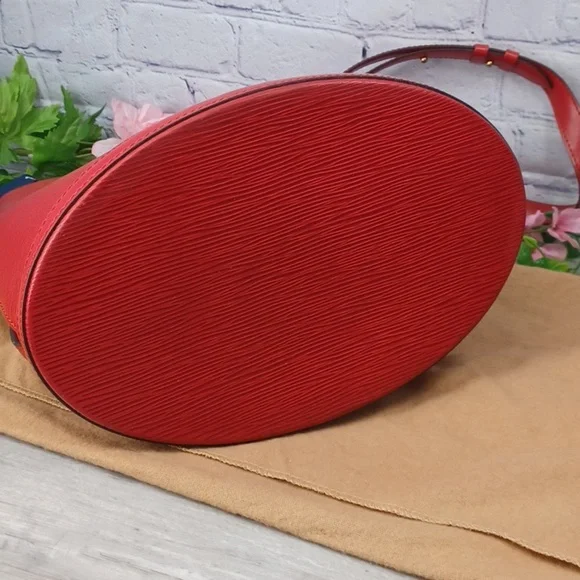 Louis Vuitton Cluny Red Epi Leather Shoulder Bag - Picture 8 of 16